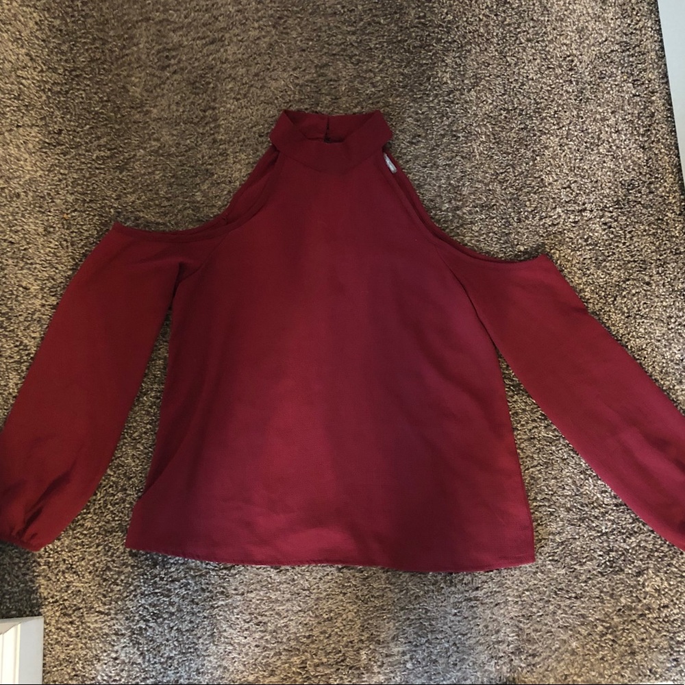 Cut-out shoulder top!